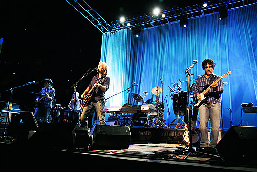 Beauty of a Bonzer 2008 Featuring Hall and Oates